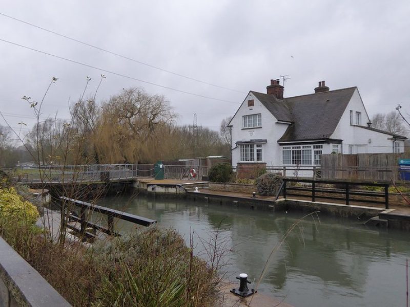 Oxford Sandford Lock - Places to See Around Oxford. Oxford Walks.